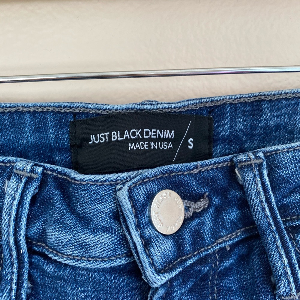 Shorts - Picture 2 of 3